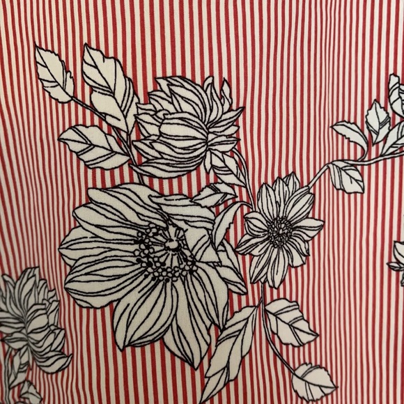 **like new** Button up tie front blouse - Picture 5 of 5